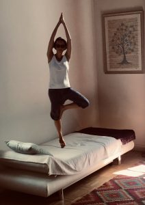 Foto von einer Frau in einer Yogahaltung